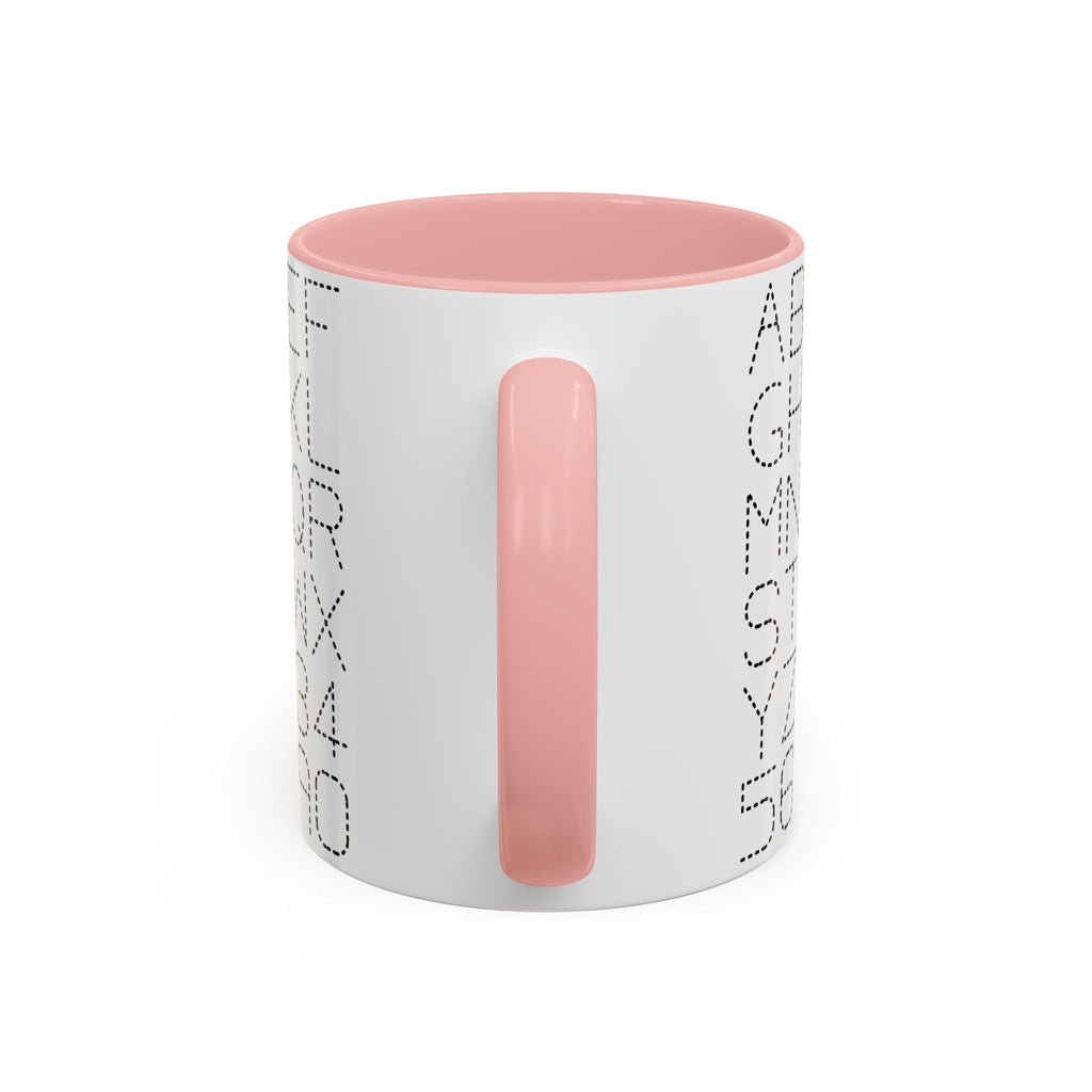 Kaffeetasse mit gepunkteten Buchstaben und Zahlen