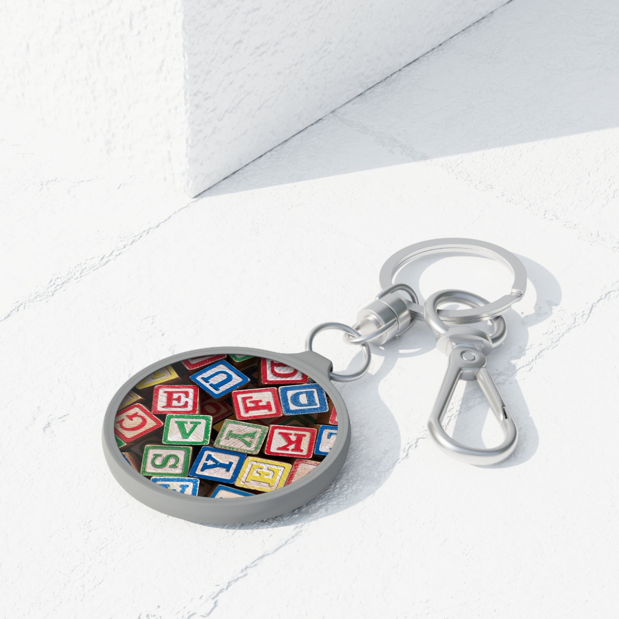 Porte-clés de sac initial bébé en blocs alphabet colorés | Étiquette de porte-clés de crèche pour bébé