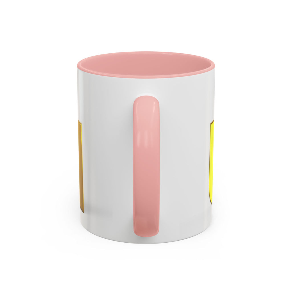 Mug de café accentué avec une personne 3D accrochée à la lettre U en or