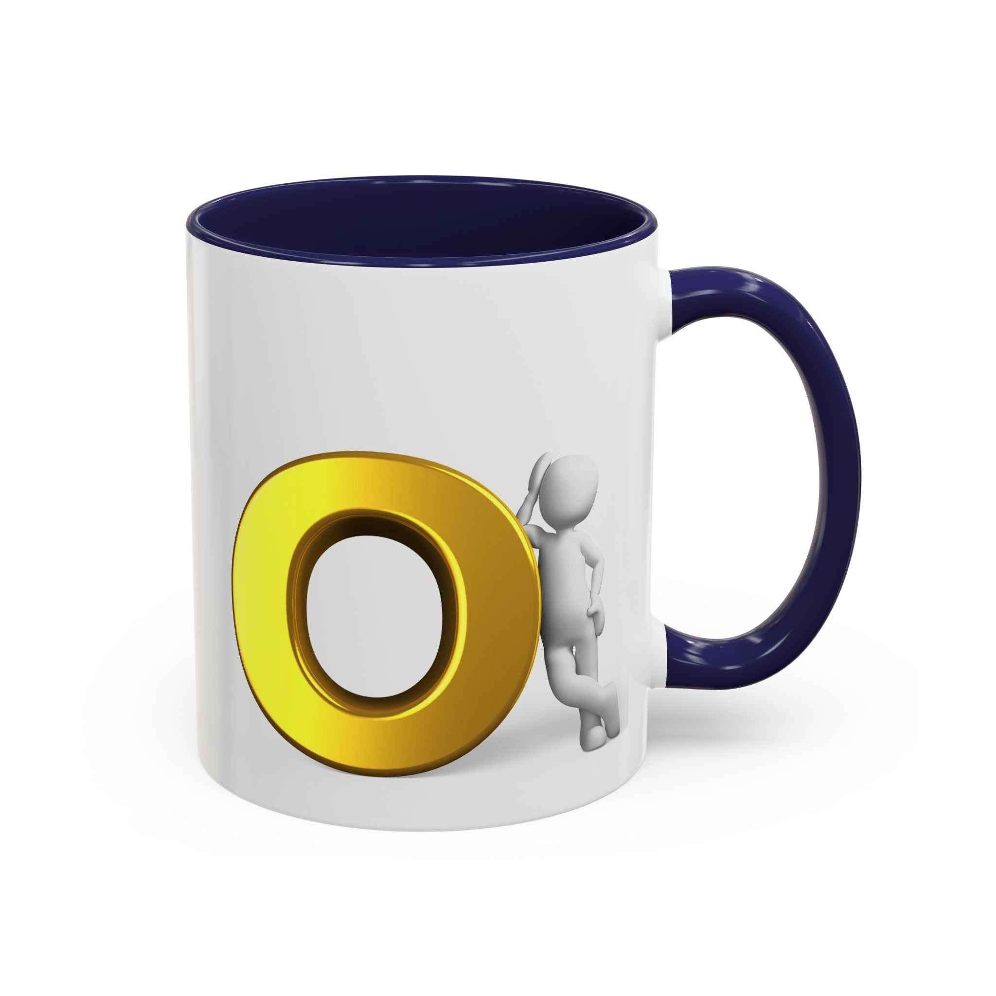 3D Strichmännchen, das sich an Goldbuchstaben O Tasse lehnt | Akzent-Kaffeetasse