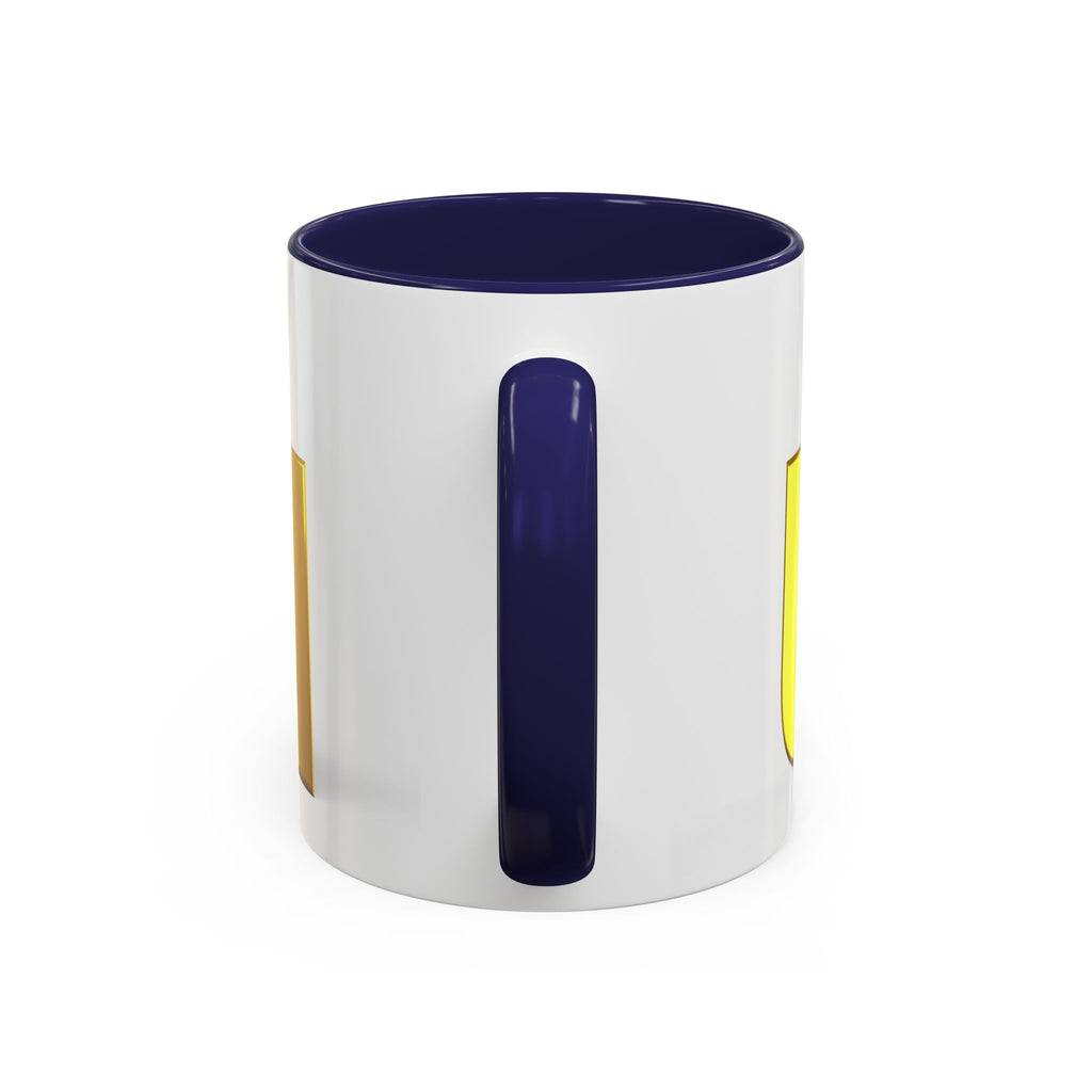 Mug de café accentué avec une personne 3D accrochée à la lettre U en or