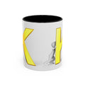Gelbe Tasse mit Buchstaben K und Strichmännchen | Akzent-Kaffeetasse