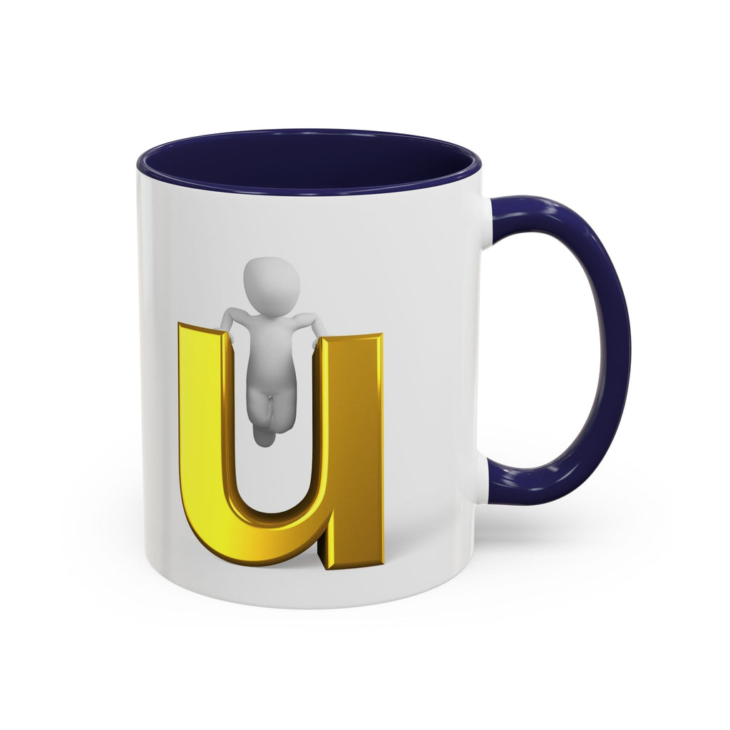 Mug de café accentué avec une personne 3D accrochée à la lettre U en or