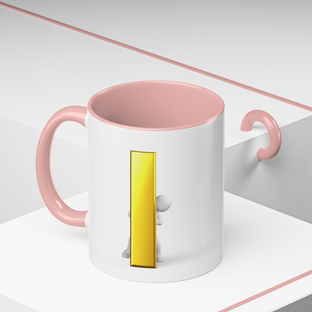 Mug en céramique avec bonhomme allumette jetant un coup d'œil derrière la lettre i dorée | Tasse à café avec anse et intérieur contrastants