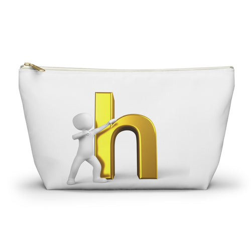 Pochette accessoire 3D avec lettre H dorée poussée par une personne